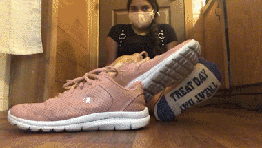 Consuela's Slow Sole Reveal